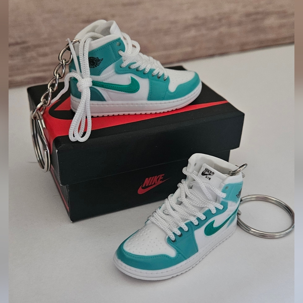 Nike Turquoise And White High-Top Sneakers Keychain Set of Two NIB - Picture 5 of 12